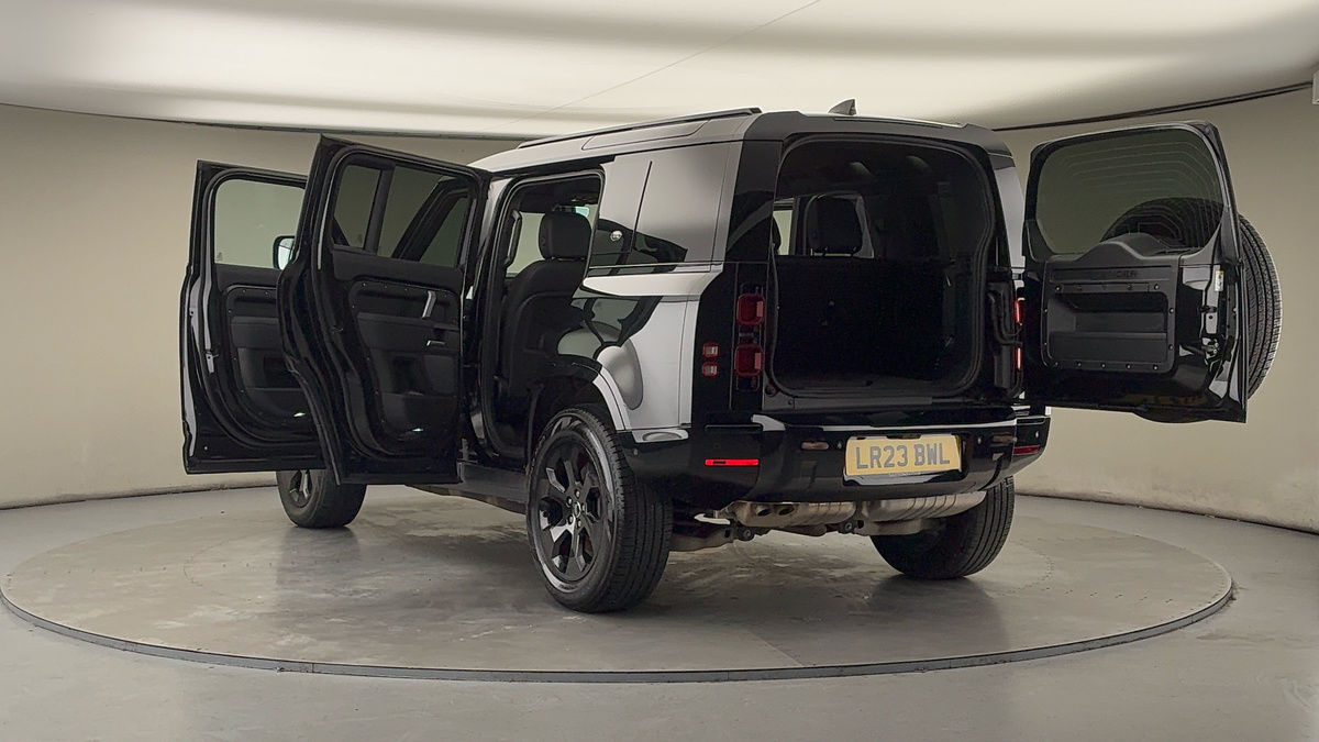 Land Rover Defender 110 Image 23