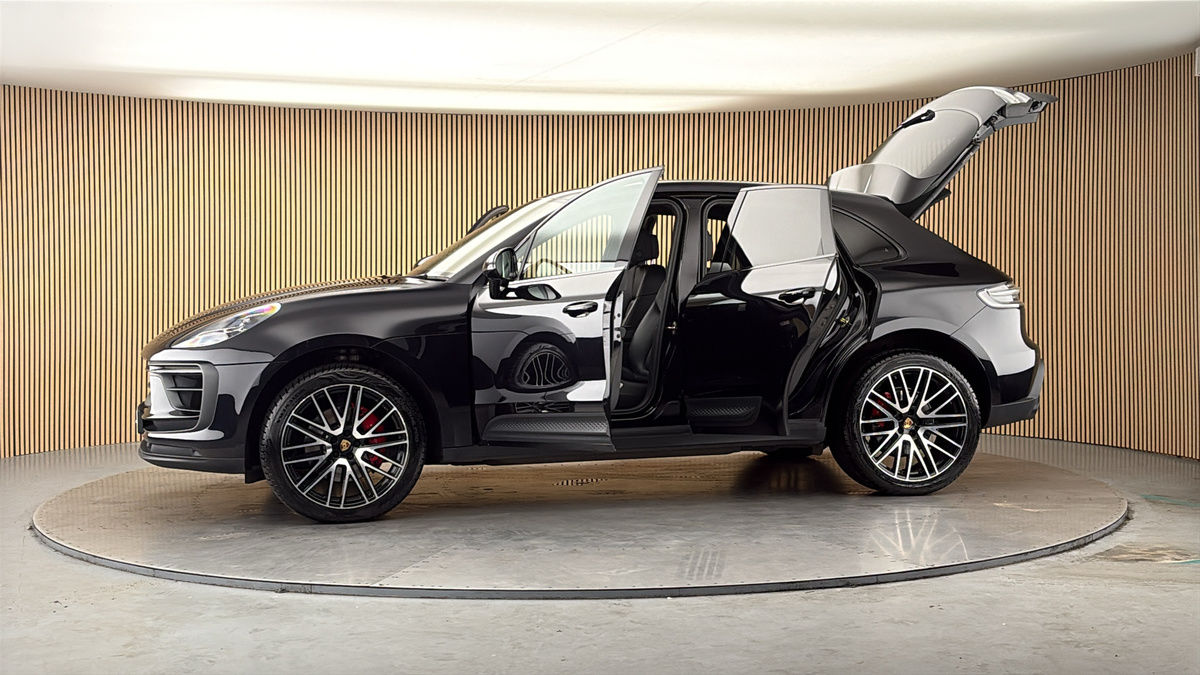 More views of Porsche Macan