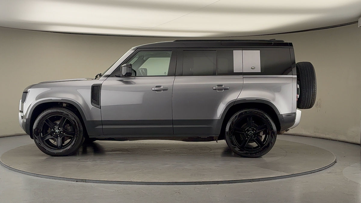 Land Rover Defender 110 Image 15