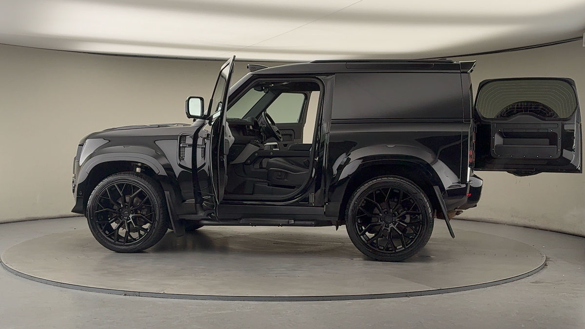 More views of Land Rover Defender 90