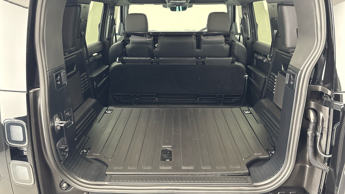 Land Rover Defender 110 Urban Image 37