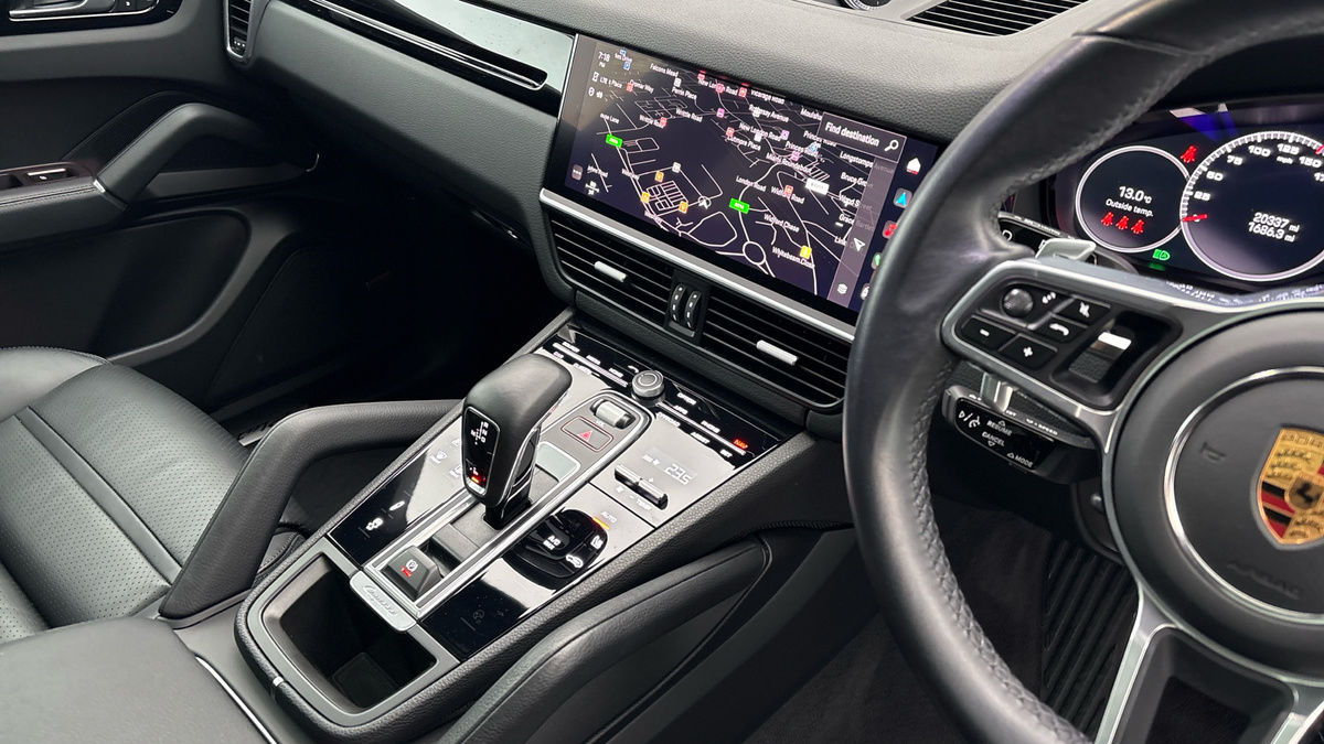 Porsche Cayenne Image 18