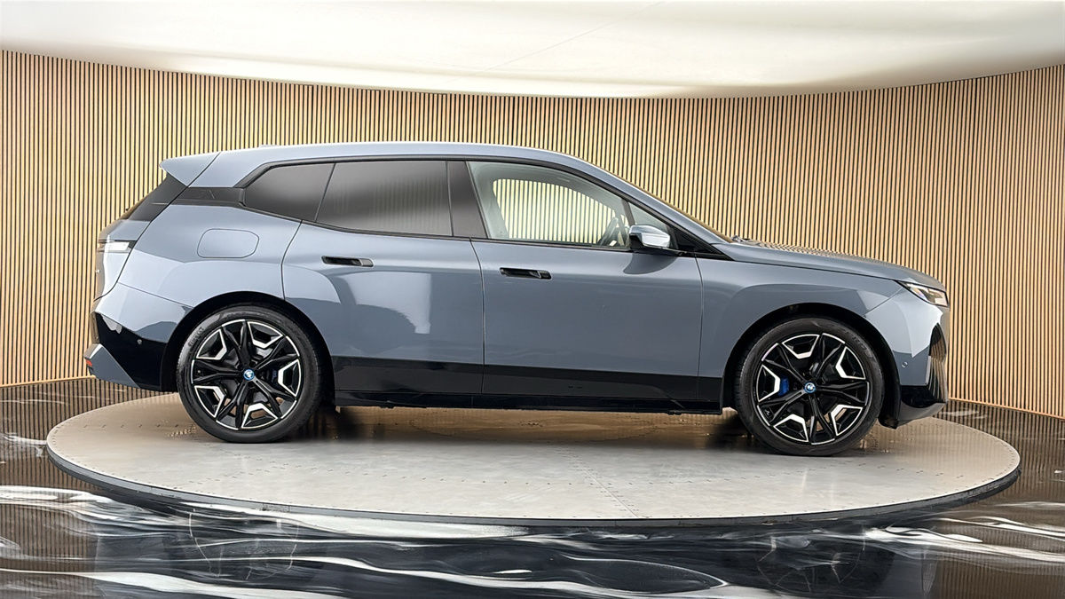 BMW iX Image 16