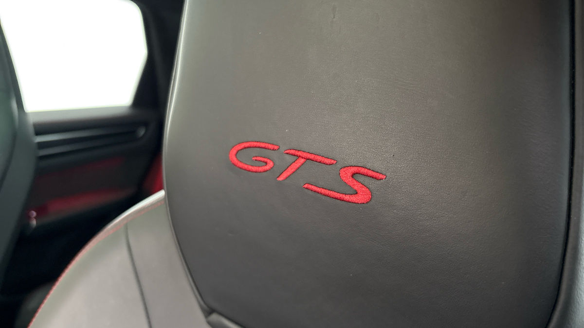Porsche Cayenne Image 32