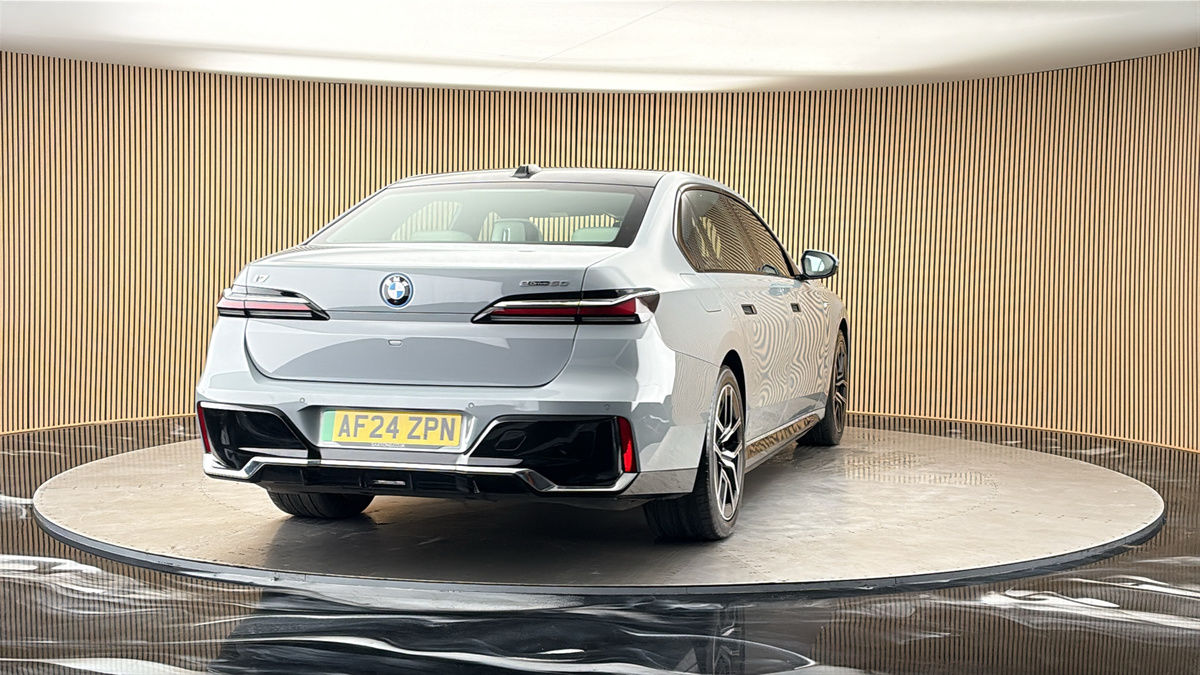 More views of BMW i7