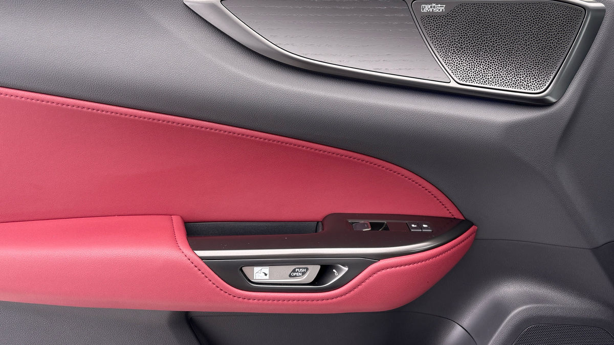 Lexus NX Image 19