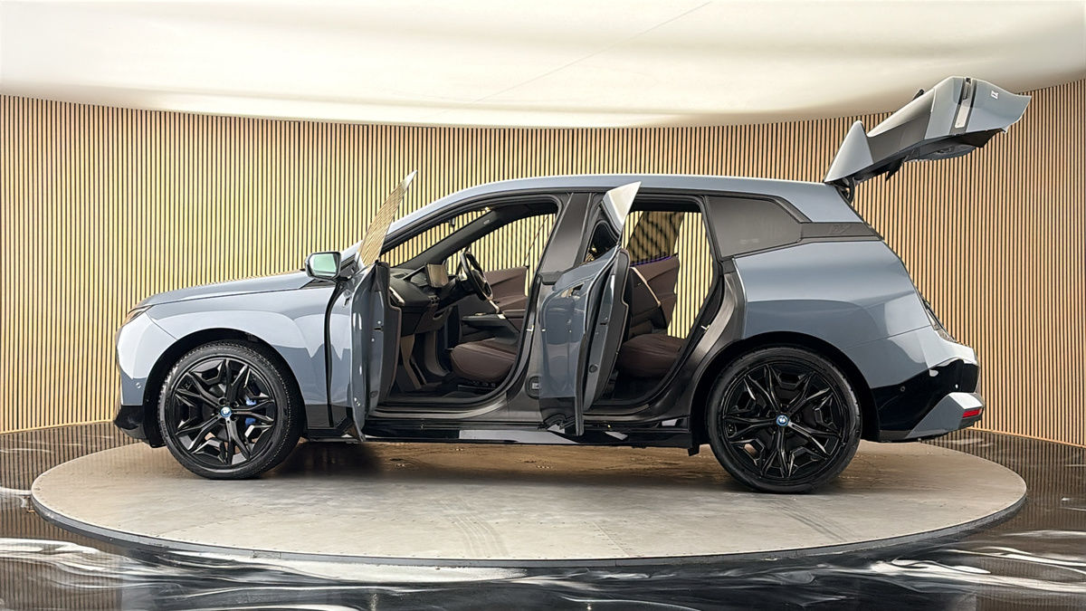 More views of BMW iX