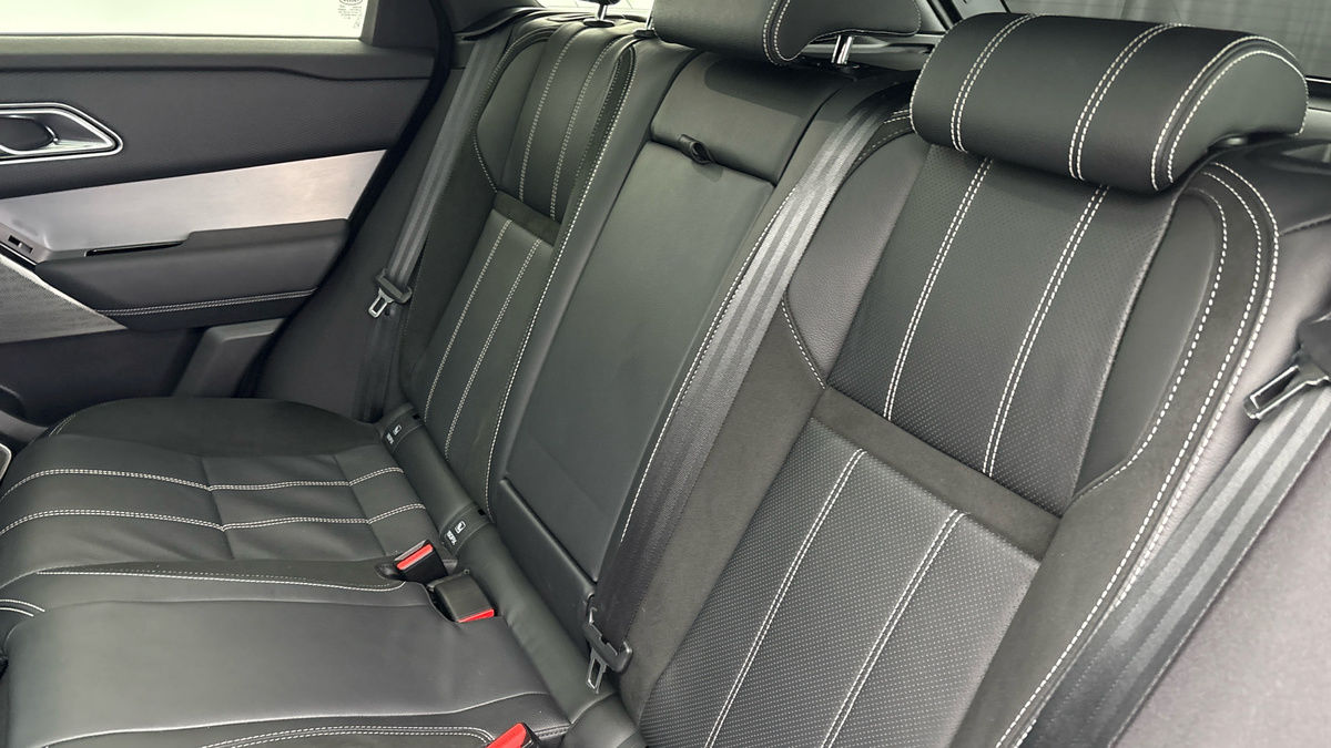 Land Rover Range Rover Velar Image 16