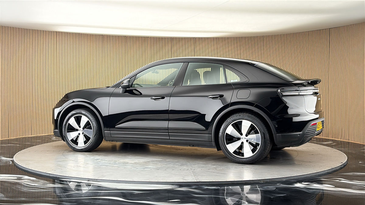 More views of Porsche Macan