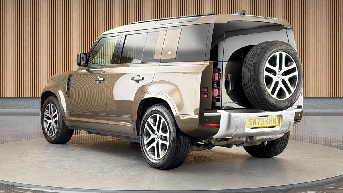 Land Rover Defender 110 Image 2