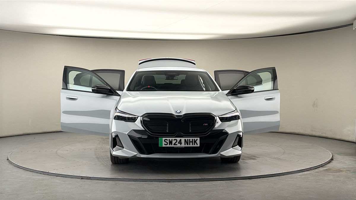 More views of BMW i5