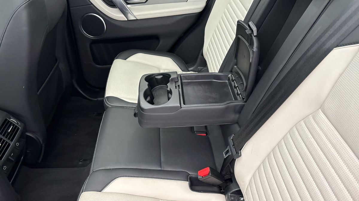 Land Rover Discovery Sport Image 9