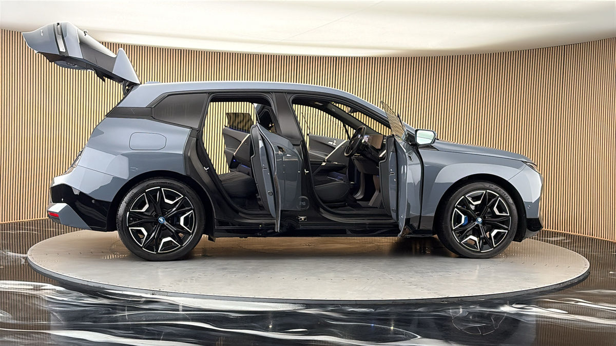 More views of BMW iX