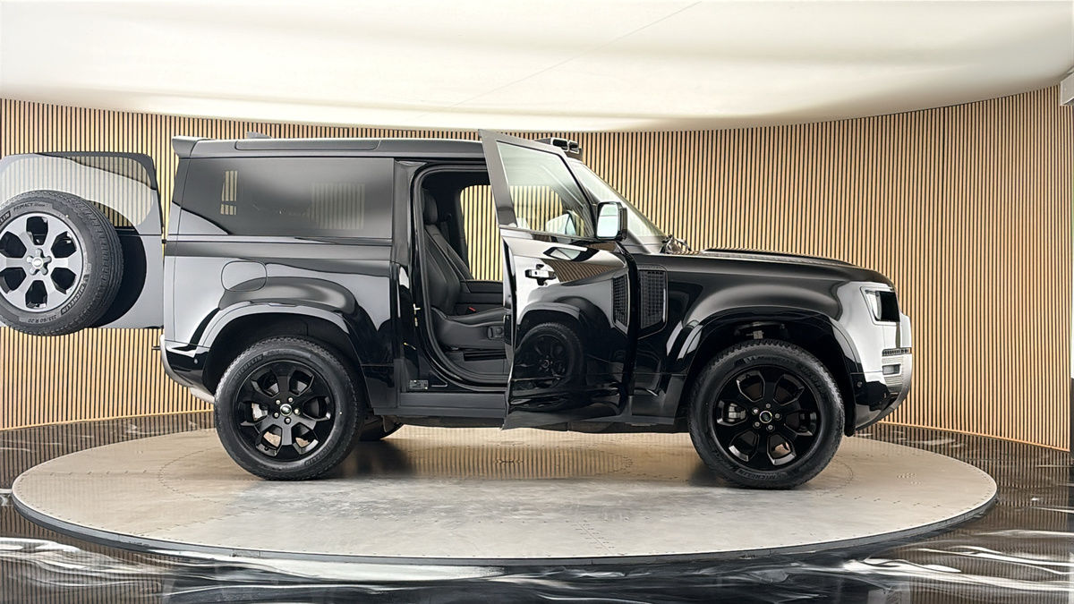 More views of Land Rover Defender 90