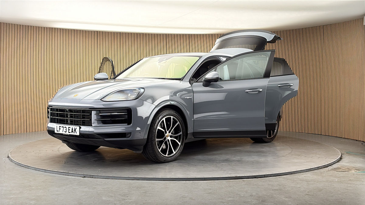 More views of Porsche Cayenne