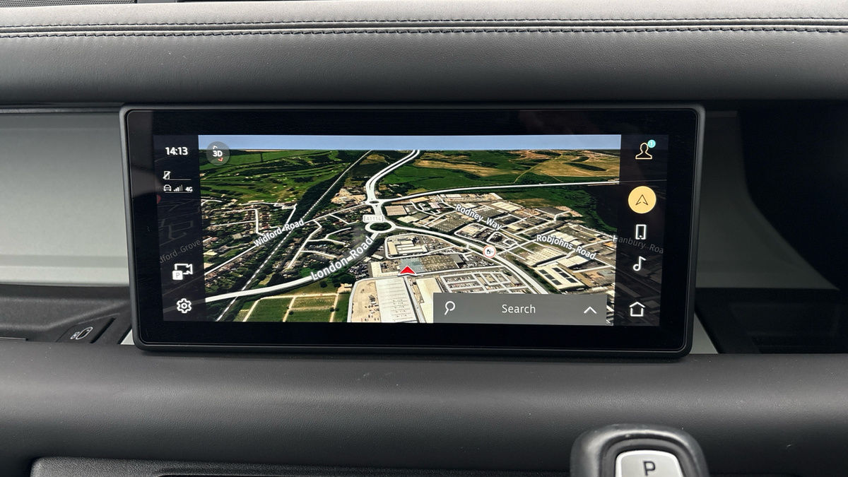 Land Rover Defender 110 Image 17