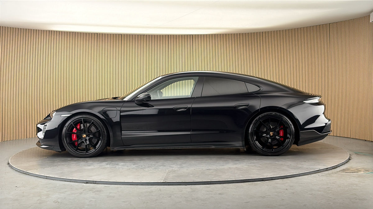 Porsche Taycan Image 15
