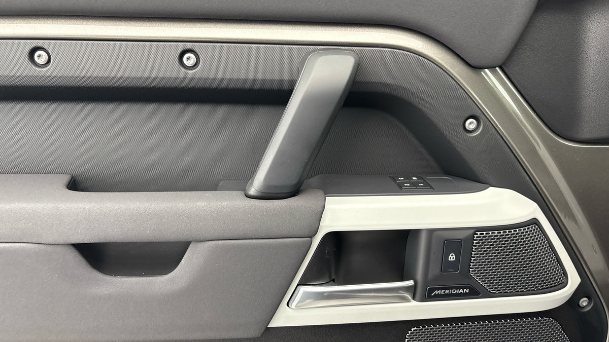 Land Rover Defender 90 Image 19