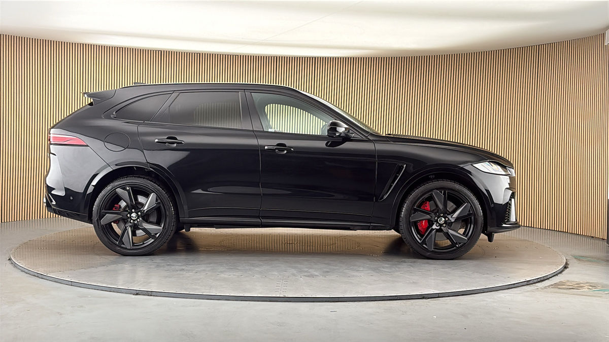Jaguar F-PACE Image 16