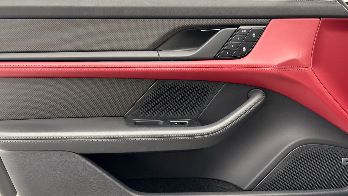 Porsche Taycan Image 20