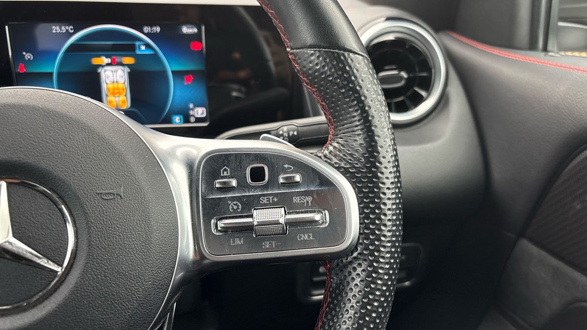Mercedes-Benz GLB Image 14