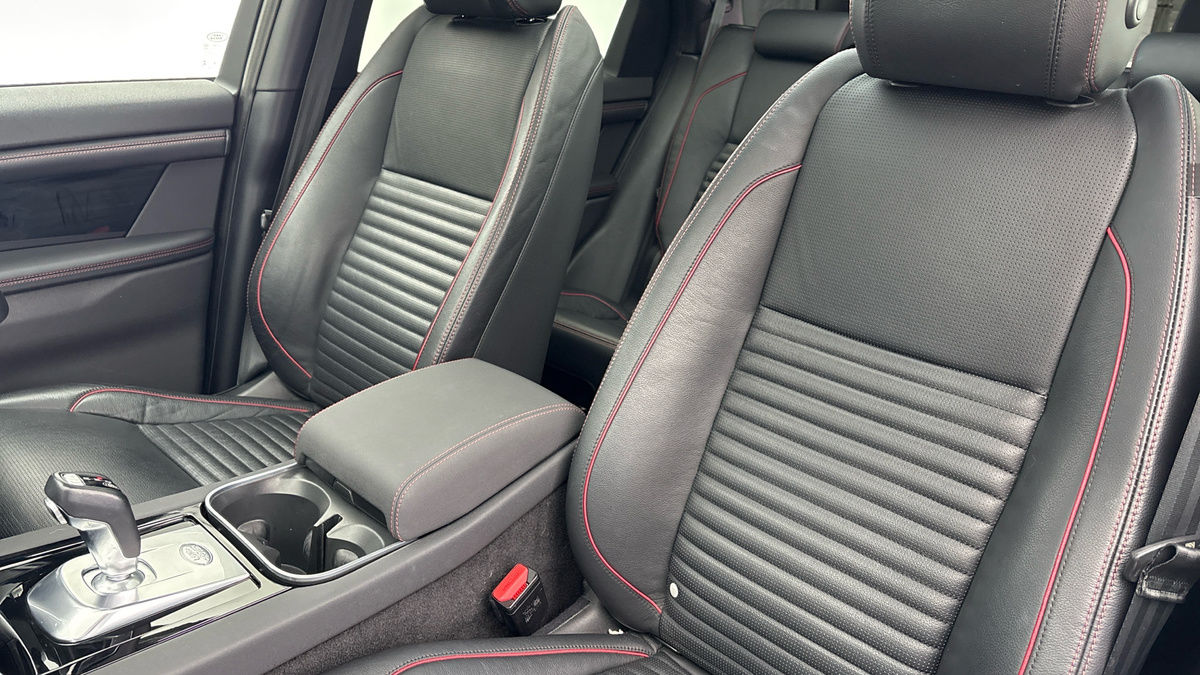 Land Rover Discovery Sport Image 7