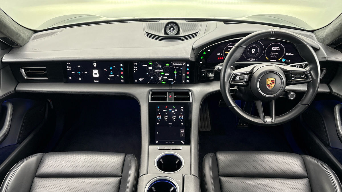 Porsche Taycan Image 18