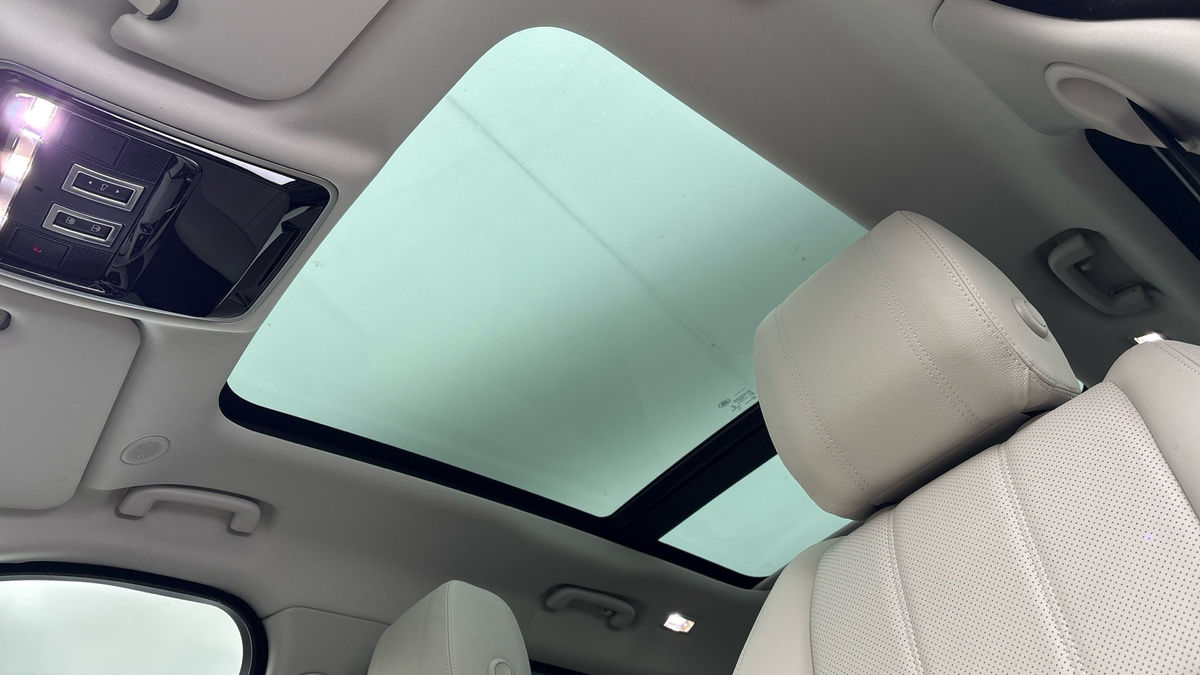 Land Rover Range Rover Velar Image 6