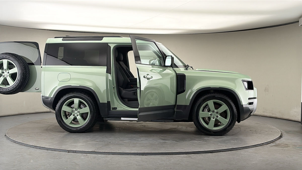 More views of Land Rover Defender 90