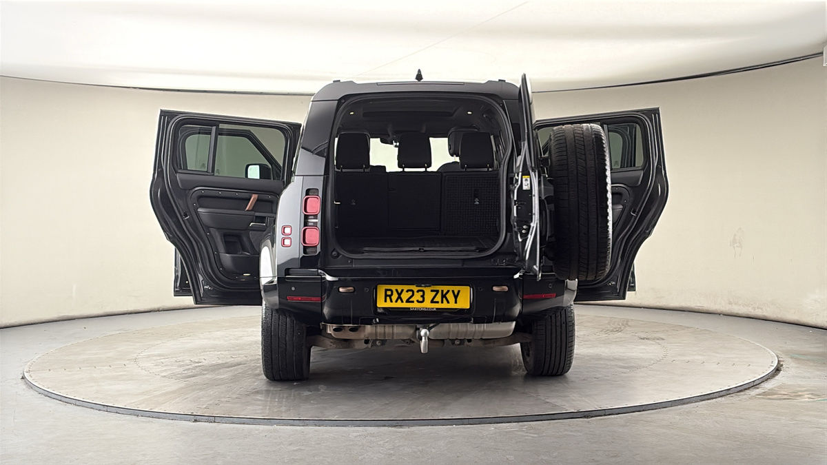 More views of Land Rover Defender 110