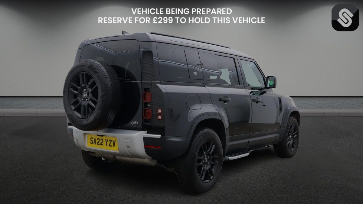 Land Rover Defender 110 Image 4