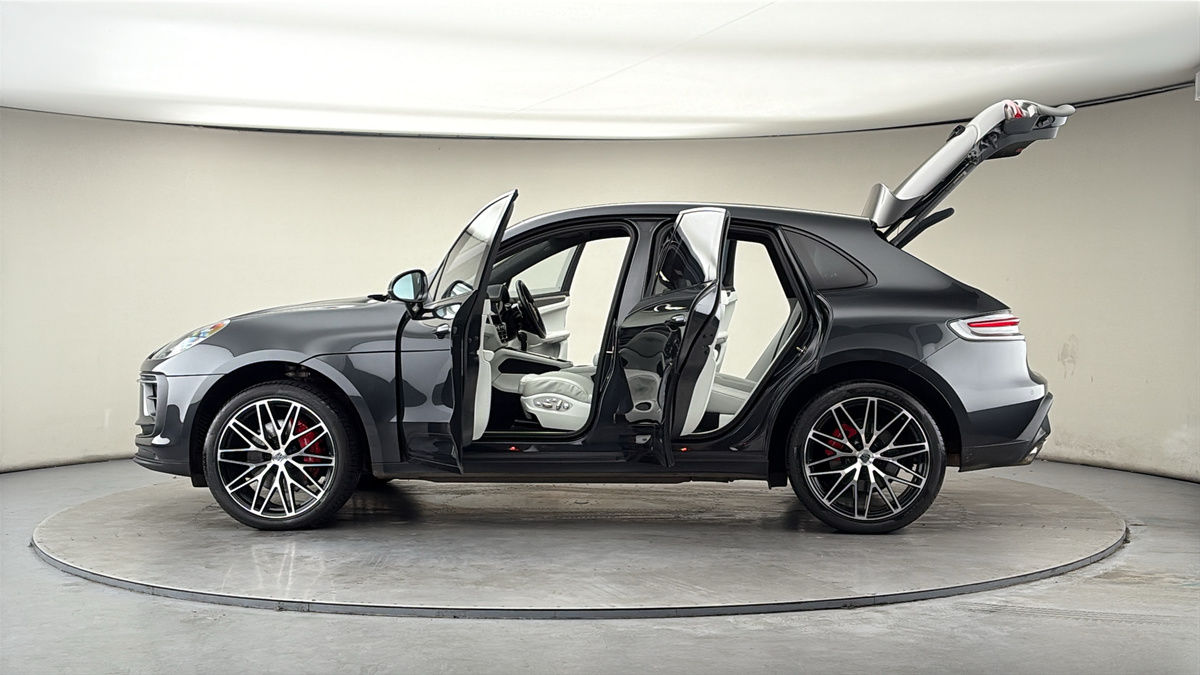 More views of Porsche Macan