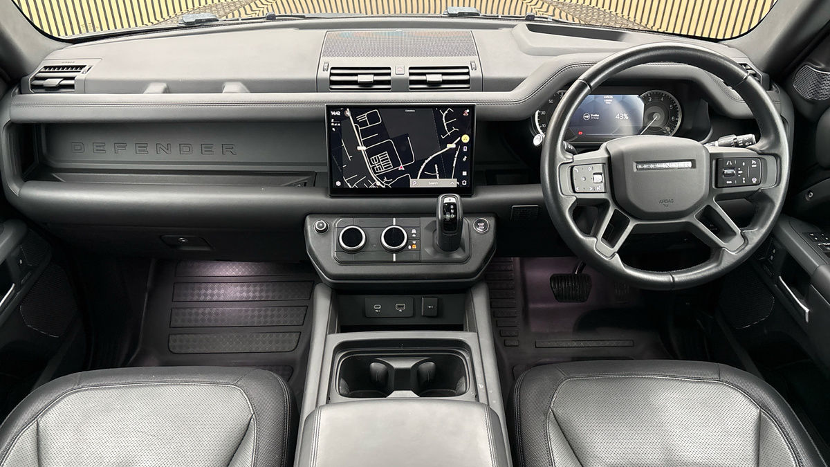 Land Rover Defender 110 Image 12