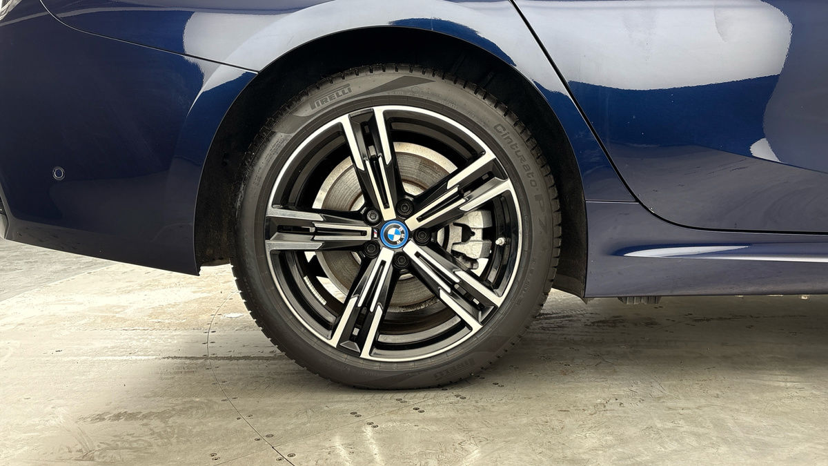 BMW 3 Series Image 10