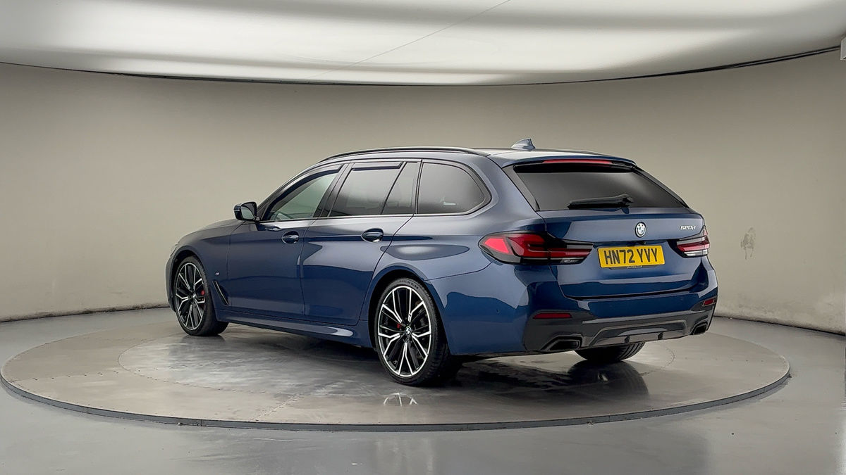 BMW 5 Series Image 2