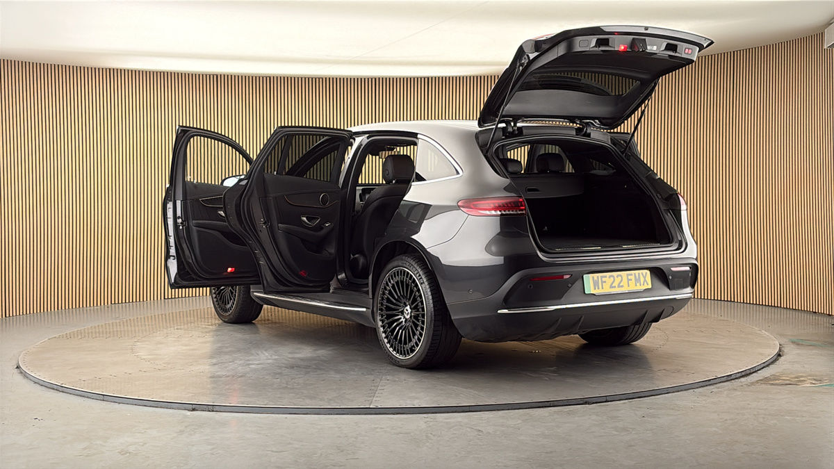 Mercedes-Benz EQC Image 23