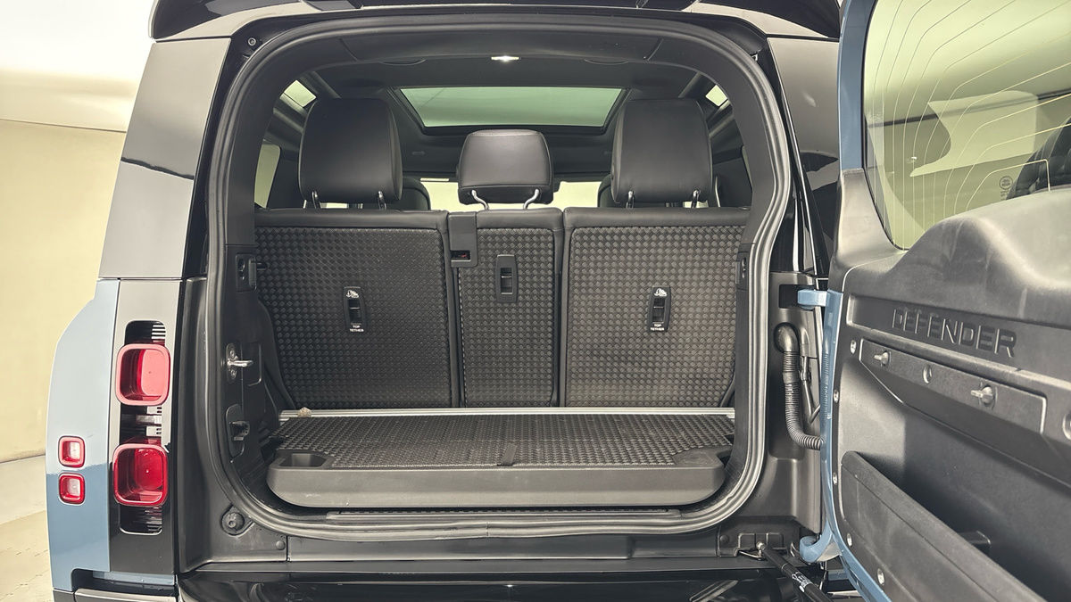 Land Rover Defender 90 Urban Image 11