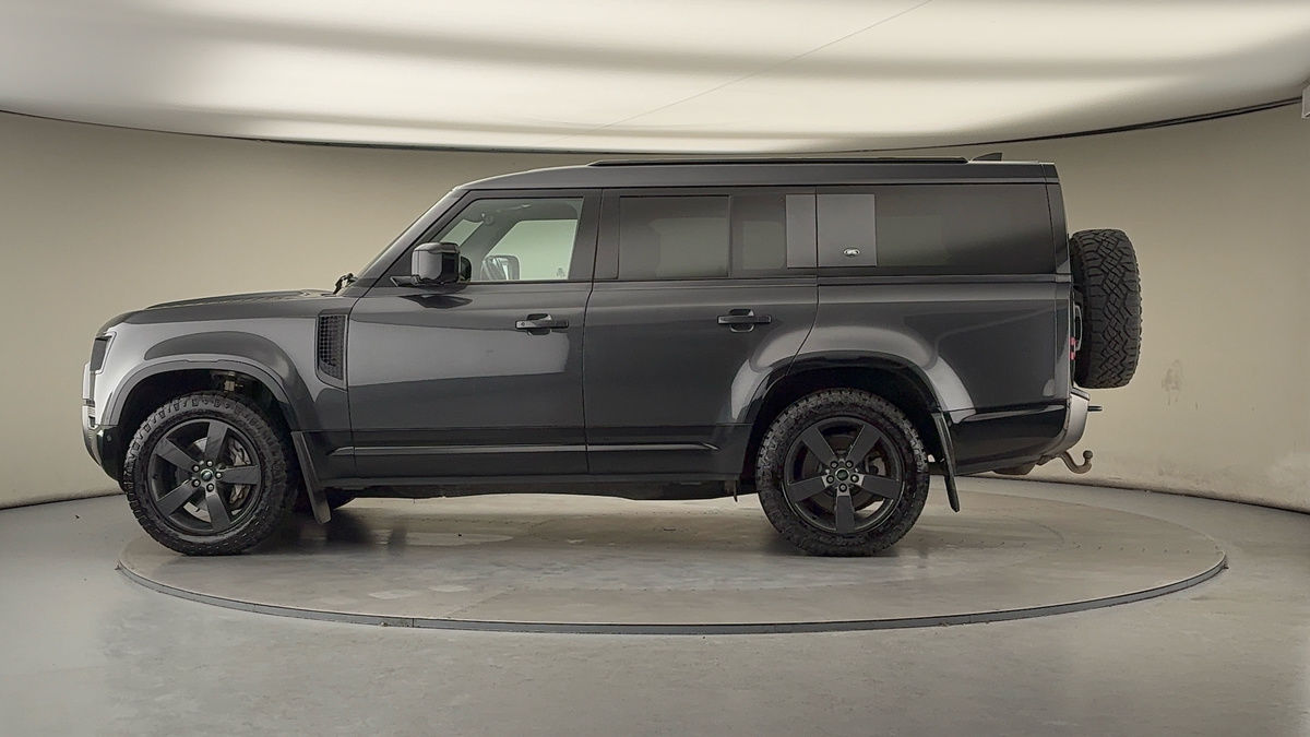 Land Rover Defender 130 Image 15