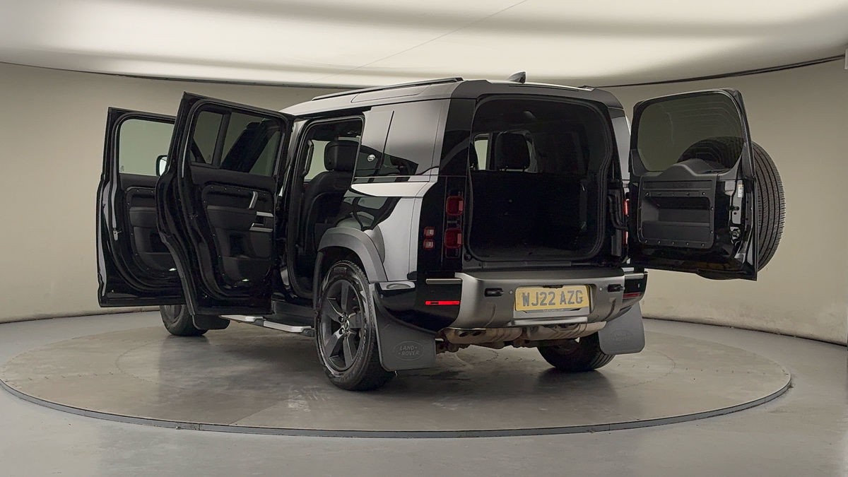 Land Rover Defender 110 Image 23