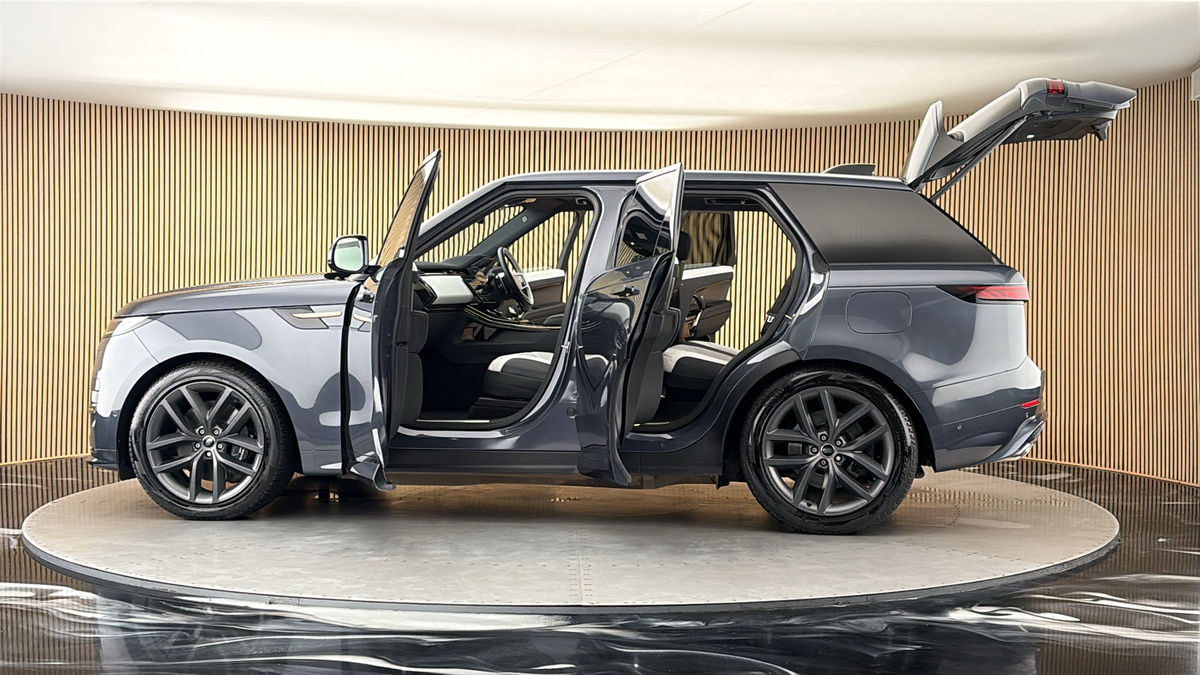 More views of Land Rover Range Rover Sport