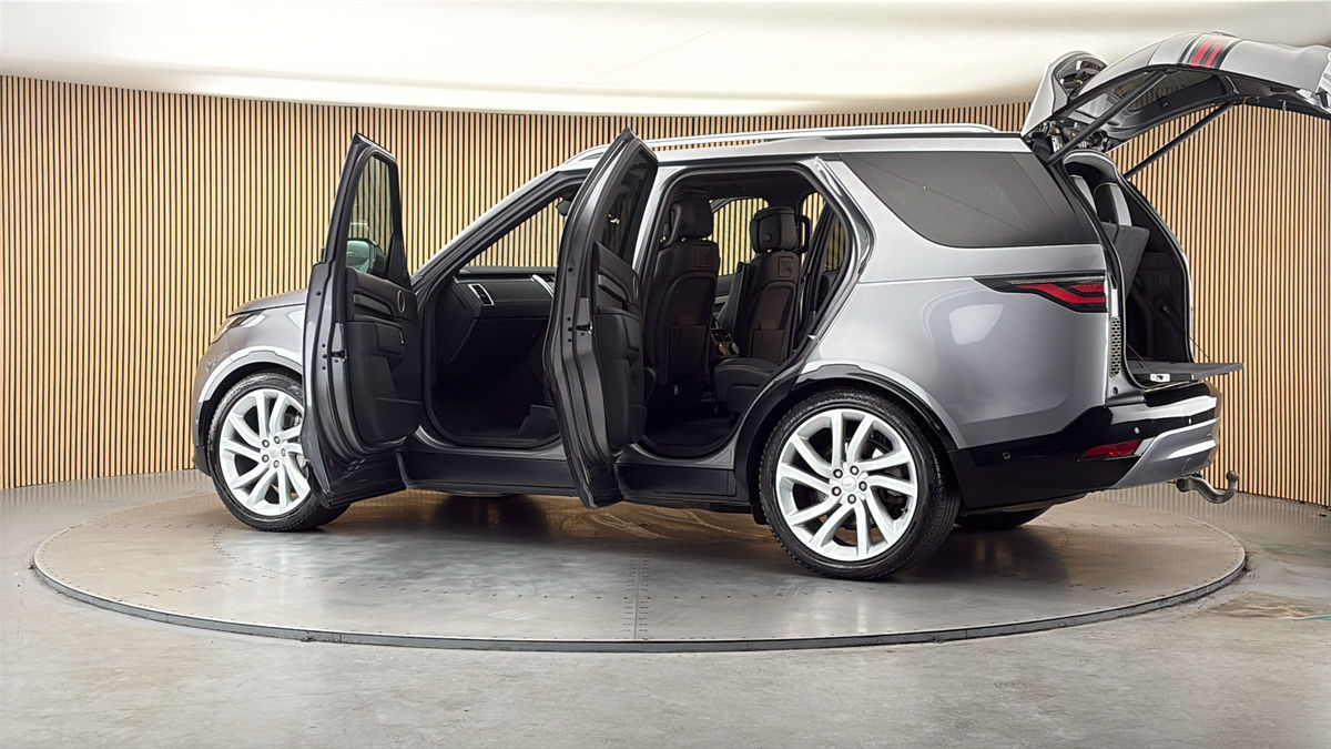 More views of Land Rover Discovery