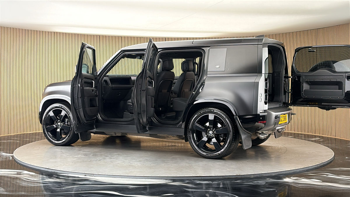 More views of Land Rover Defender 110