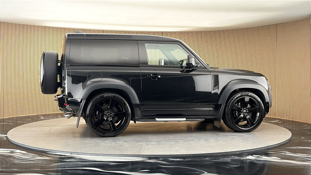 More views of Land Rover Defender 90