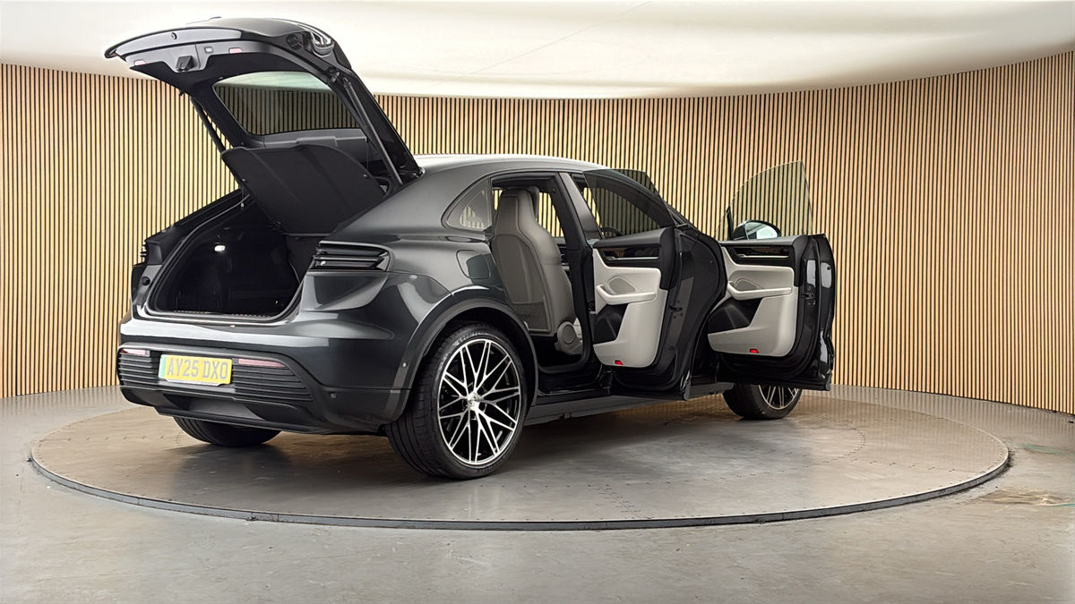 More views of Porsche Macan