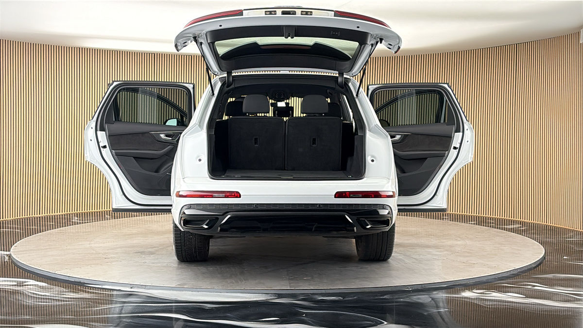 More views of Audi Q7