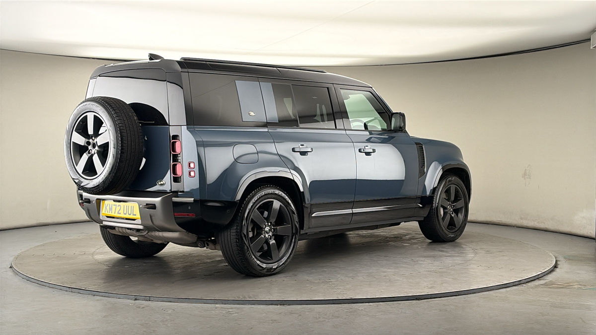 Land Rover Defender 110 Image 21