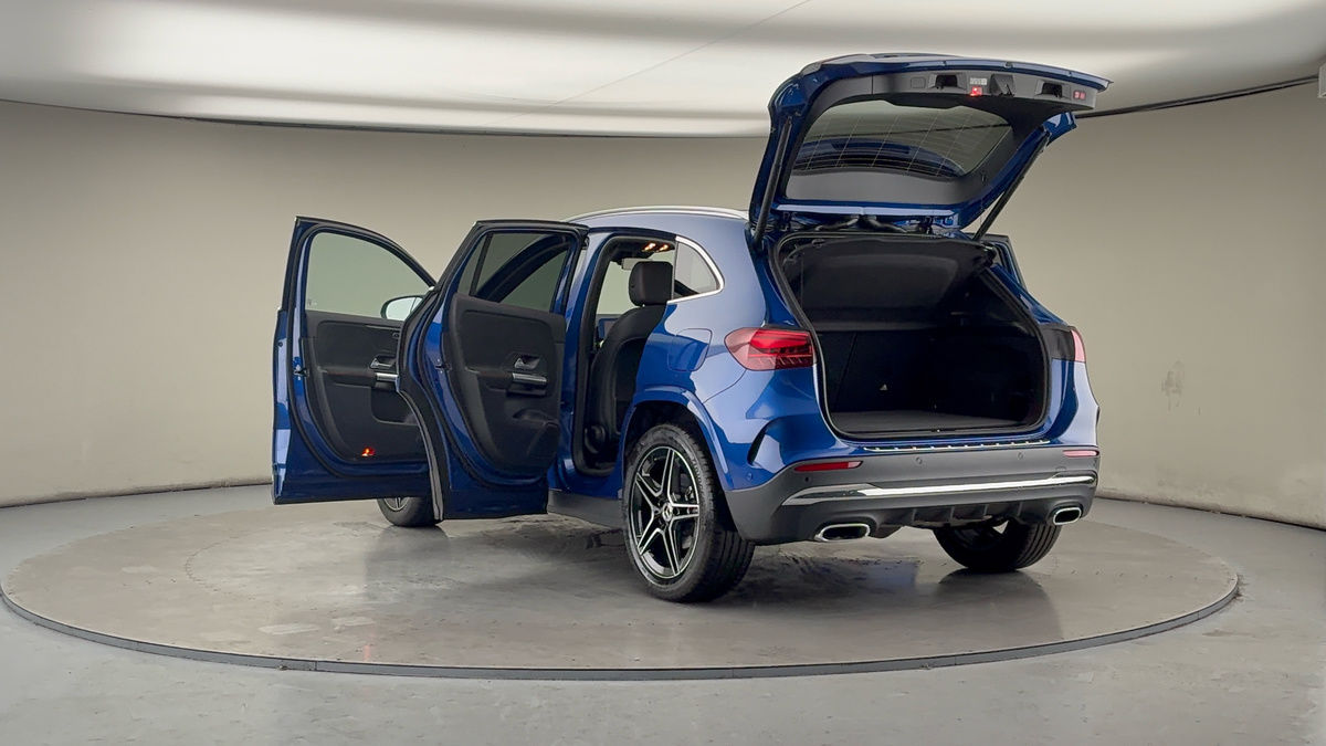 Mercedes-Benz GLA Image 23