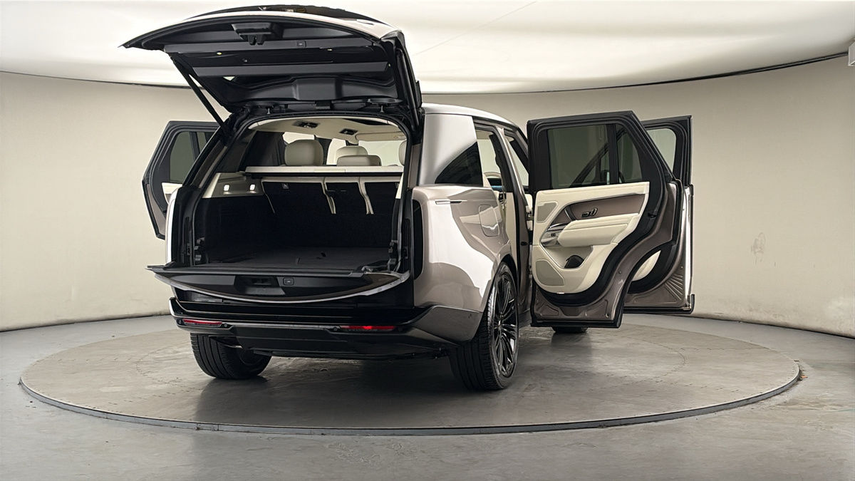 More views of Land Rover Range Rover