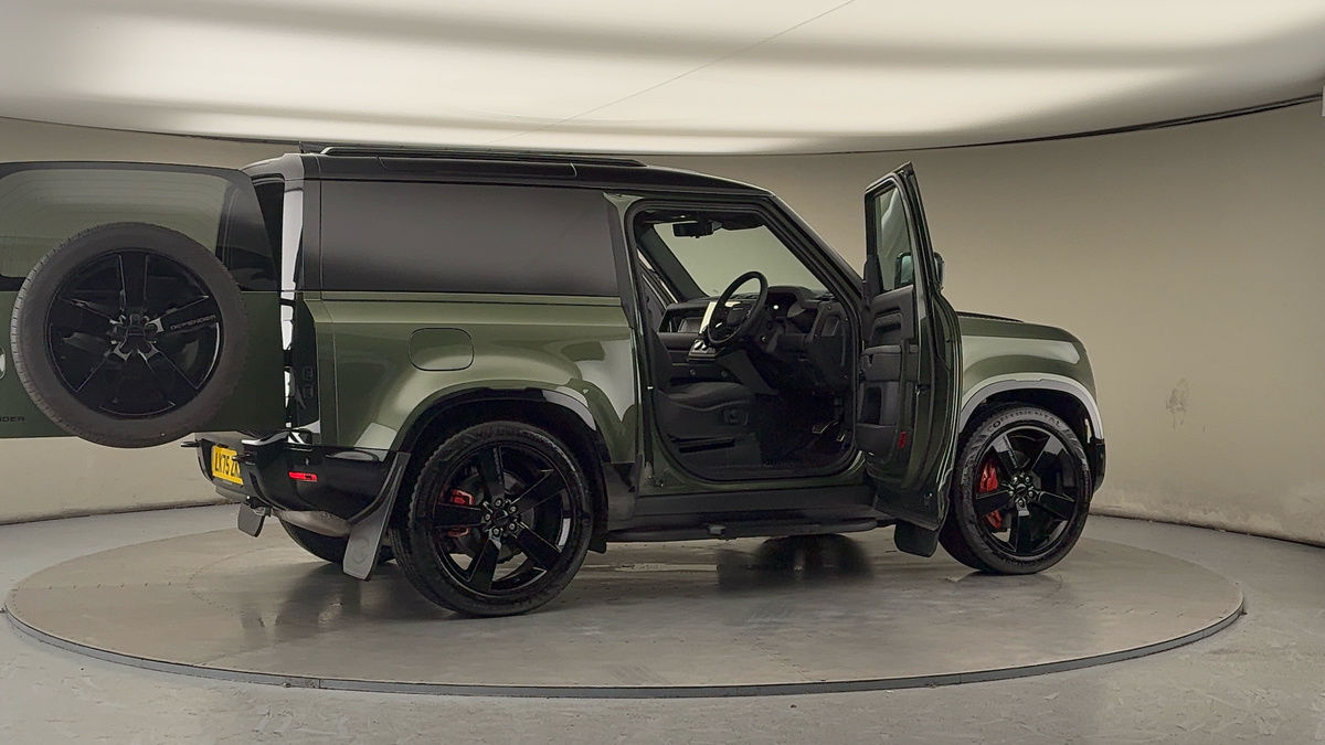 More views of Land Rover Defender 90