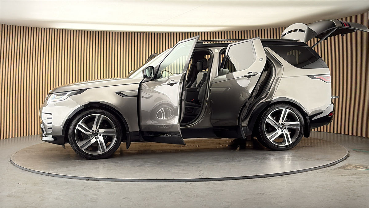 More views of Land Rover Discovery